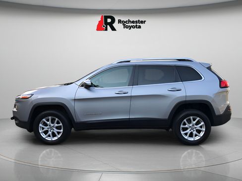 Used 2017 Jeep Cherokee Latitude w/ Comfort/Convenience Group AWD/4WD image 4