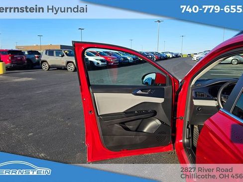 Used 2022 Volkswagen Taos SE image 14