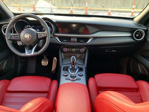 Used 2024 Alfa Romeo Stelvio Ti w/ Performance Driving Package image 17