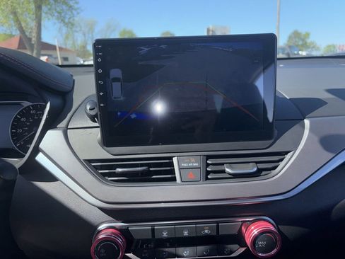 Used 2024 Nissan Altima 2.5 SR image 14