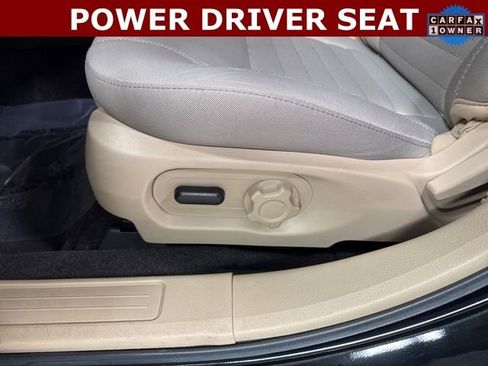 Used 2018 Ford Taurus SE image 3