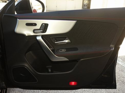 Used 2024 Mercedes-Benz CLA 250 4MATIC image 23