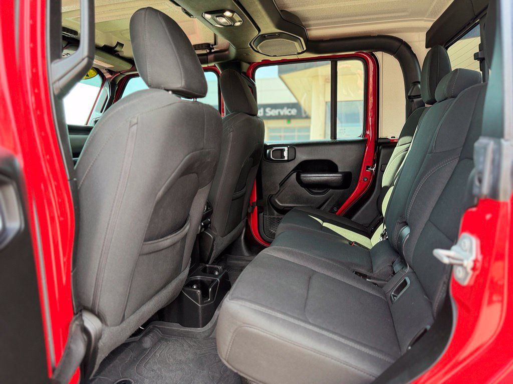Used 2022 Jeep Gladiator Sport AWD/4WD image 8