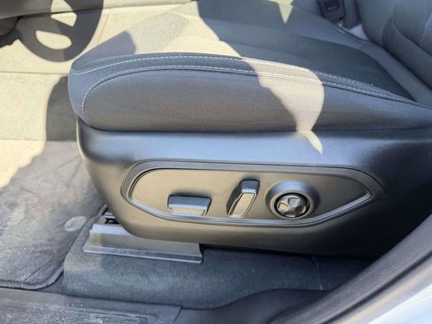 Used 2025 Jeep Grand Cherokee Laredo X w/ Luxury Tech Group I image 22