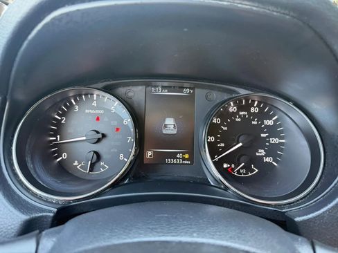 Used 2017 Nissan Rogue S w/ S Appearance Package AWD/4WD image 13
