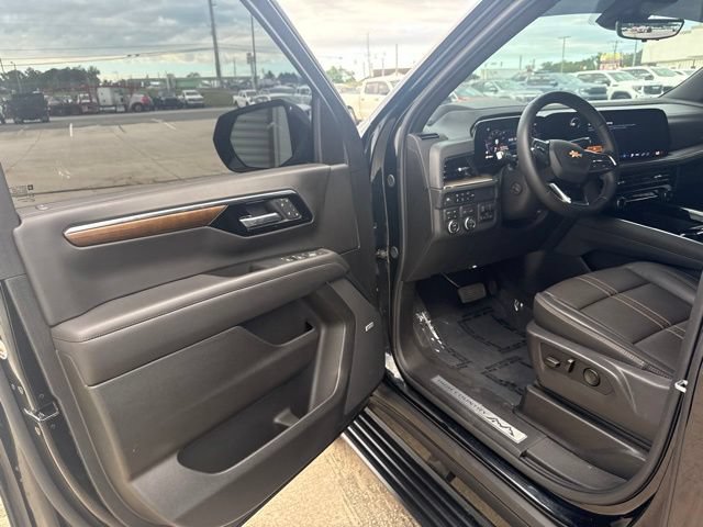 Used 2025 Chevrolet Tahoe High Country AWD/4WD image 23