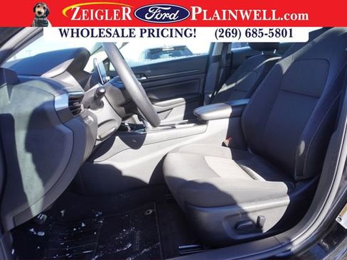 Used 2024 Nissan Altima 2.5 SV image 13