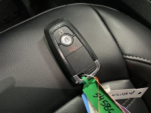 Used 2024 Ford Edge SEL image 25