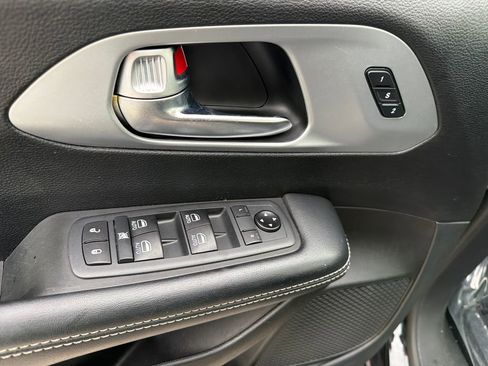 Used 2020 Chrysler Pacifica Touring-L Plus w/ Advanced Safetytec Group FWD image 16