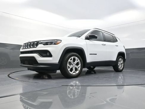 Used 2024 Jeep Compass Latitude AWD/4WD image 32