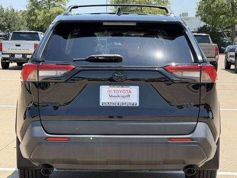 Used 2022 Toyota RAV4 XLE Premium FWD image 6