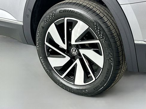 Certified 2025 Volkswagen Atlas SEL image 20