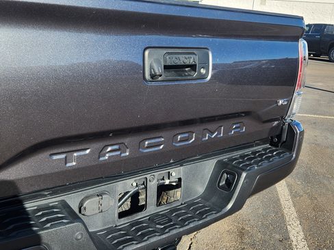 Used 2022 Toyota Tacoma TRD Off-Road w/ Technology Package image 18