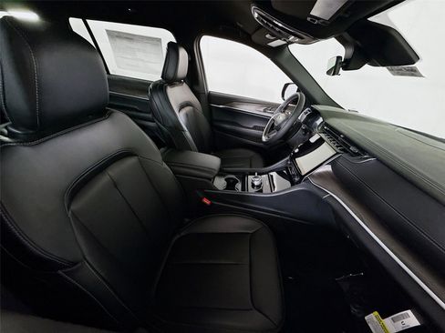 New 2025 Jeep Grand Cherokee L Limited w/ Trailer Tow Package image 23