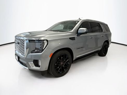 Certified 2023 GMC Yukon Denali w/ Denali Reserve Package AWD/4WD image 3