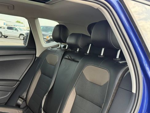 Used 2022 Volkswagen Taos SEL w/ Panoramic Sunroof Package AWD/4WD image 26