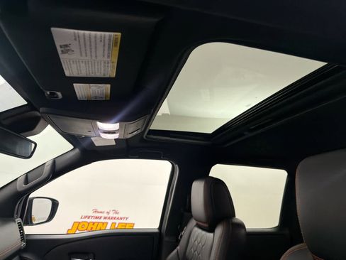 Used 2023 Nissan Frontier PRO-4X w/ Pro-4X Premium Package AWD/4WD image 15