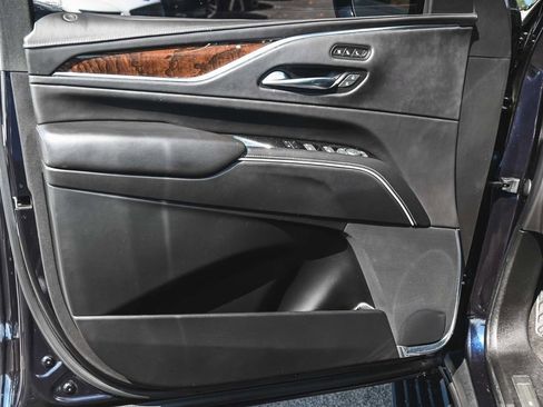 Used 2022 Cadillac Escalade Premium Luxury Platinum image 8