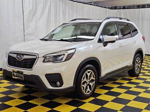 Used 2021 Subaru Forester Premium image 7