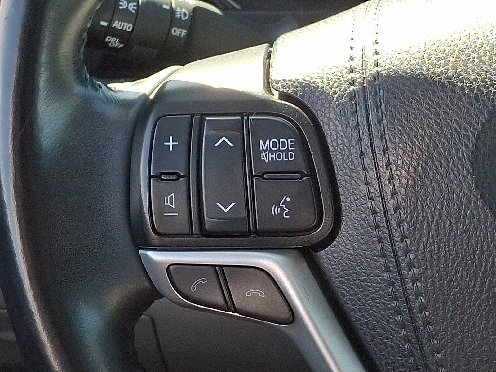 Used 2019 Toyota Highlander XLE AWD/4WD image 22