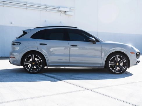 Used 2021 Porsche Cayenne Turbo AWD/4WD image 3
