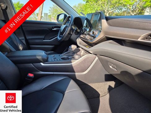 Used 2023 Toyota Highlander XLE image 13