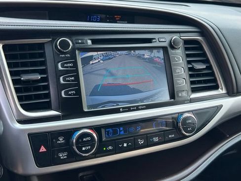 Used 2017 Toyota Highlander XLE w/ Carpet Mat Package AWD/4WD image 20