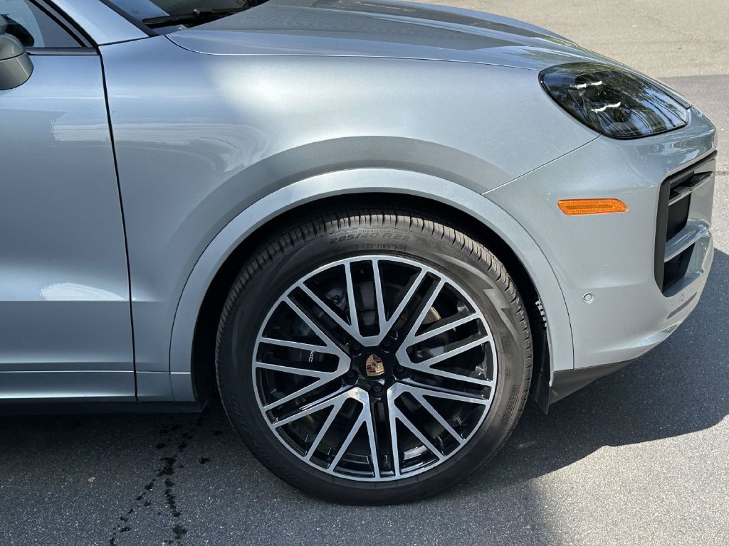 Certified 2026 Porsche Cayenne AWD/4WD image 9