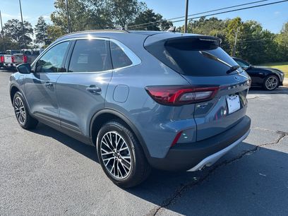 New 2025 Ford Escape SE