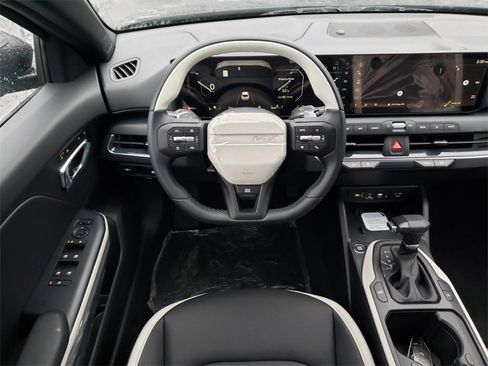 New 2025 Kia K4 GT-Line image 9