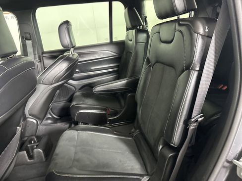 Used 2023 Jeep Grand Cherokee L Laredo image 23