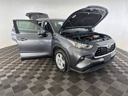Used 2020 Toyota Highlander LE AWD/4WD image 12