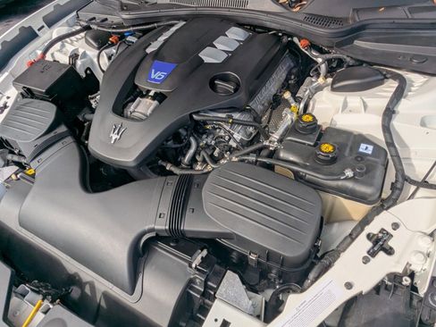 Used 2022 Maserati Ghibli Modena image 16