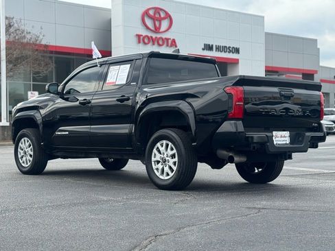 Used 2025 Toyota Tacoma SR5 image 9