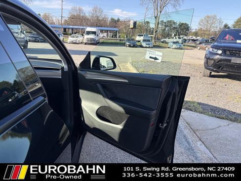 Used 2023 Tesla Model Y Performance image 17