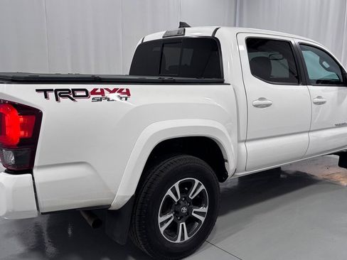 Used 2019 Toyota Tacoma TRD Sport AWD/4WD image 5