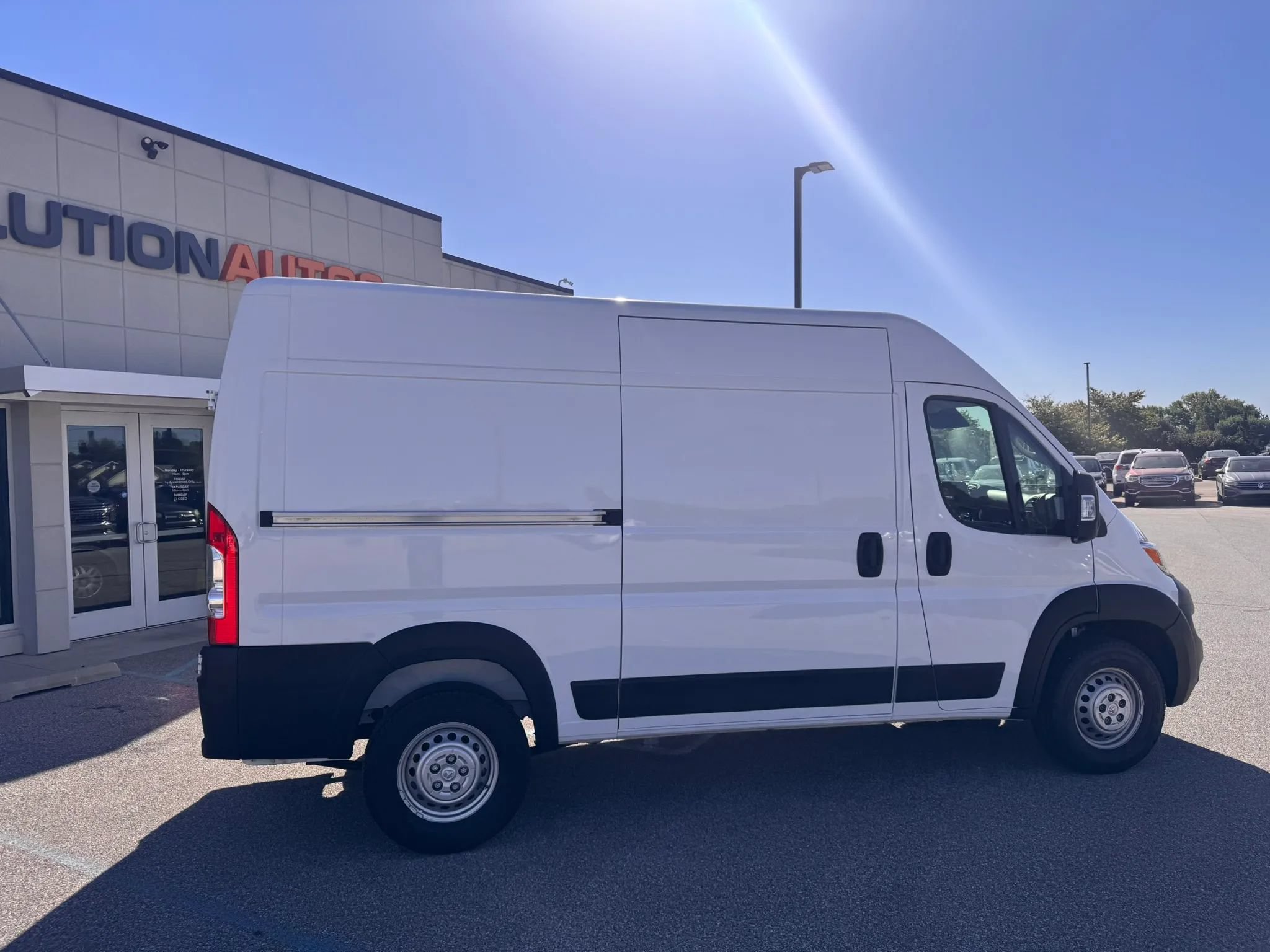 Used 2024 RAM ProMaster 2500 w/ Convenience Group FWD image 5