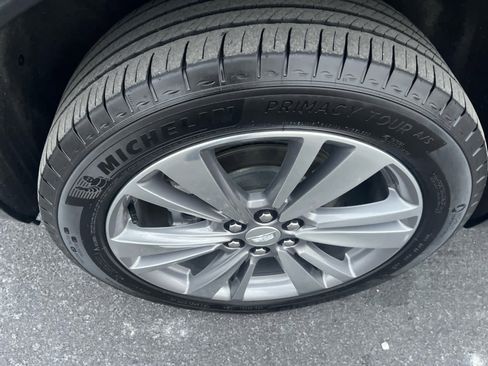 Used 2025 Cadillac XT6 Premium Luxury image 13