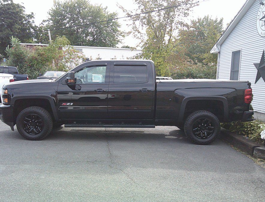 Used 2016 Chevrolet Silverado 2500 LT w/ Midnight Edition AWD/4WD image 2