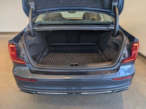 Used 2019 Volvo S60 T8 Inscription image 5