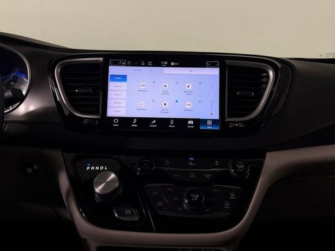 Used 2022 Chrysler Pacifica Touring-L FWD image 22