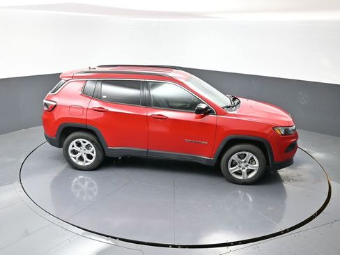 Used 2024 Jeep Compass Latitude w/ Altitude Special Edition image 43