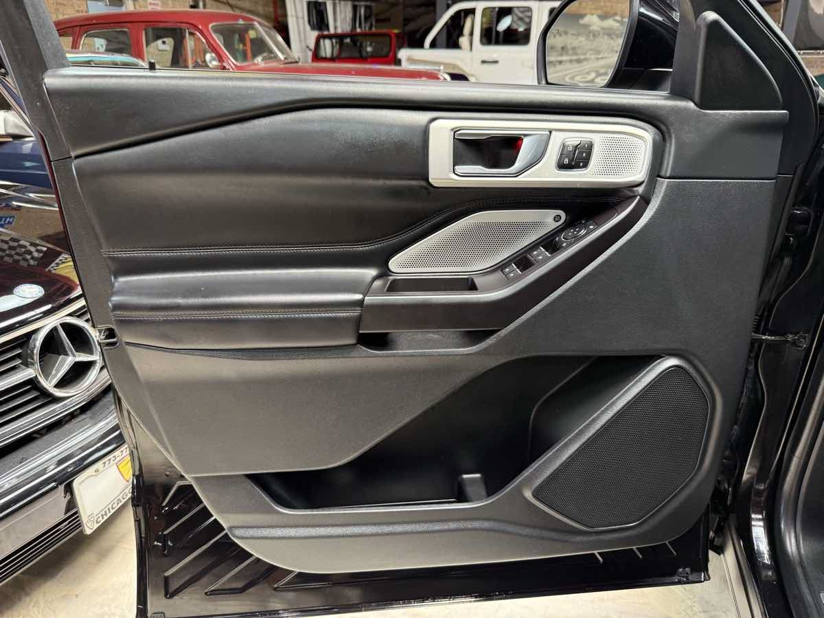 Used 2020 Ford Explorer Platinum w/ Premium Technology Package AWD/4WD image 33