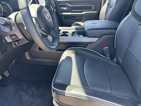 Used 2025 RAM 2500 Laramie AWD/4WD image 10