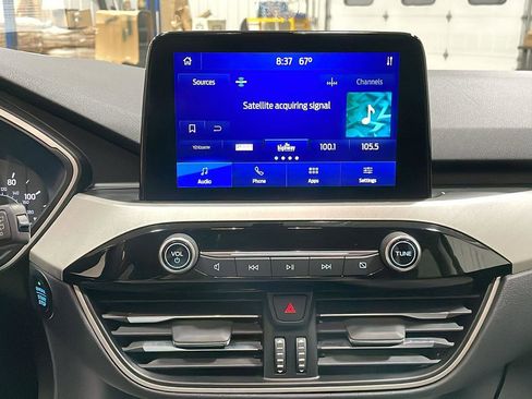 Certified 2021 Ford Escape SE w/ Cold Weather Package image 19