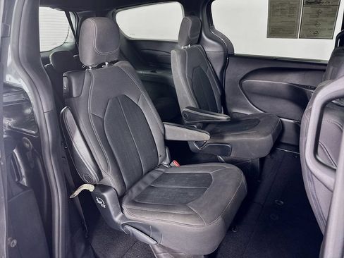 Used 2019 Chrysler Pacifica Touring Plus w/ S Appearance Package FWD image 27