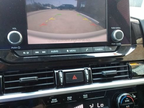 Used 2022 Nissan Pathfinder SV FWD image 23