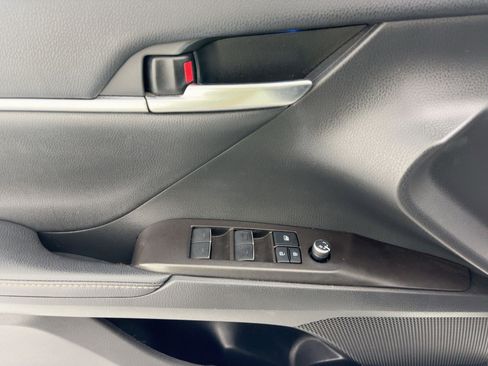 Used 2022 Toyota Camry XSE image 13
