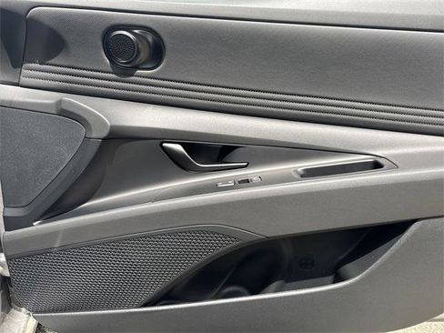 New 2025 Hyundai Elantra SEL image 14