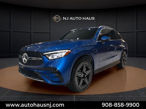 Used 2024 Mercedes-Benz GLC 300 4MATIC w/ AMG Line image 4
